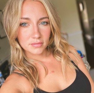 Meet your Posher, Claire